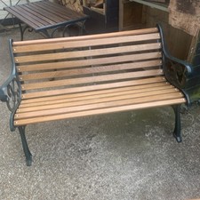 TRADIONAL STYLE CAST IRON GARDEN BENCH WITH WOODEN SLATS