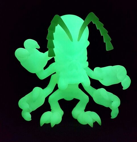 Secret Base Skull Ant Glow In The Dark Medicom Toy 2003 Vintage GID - Picture 6 of 12
