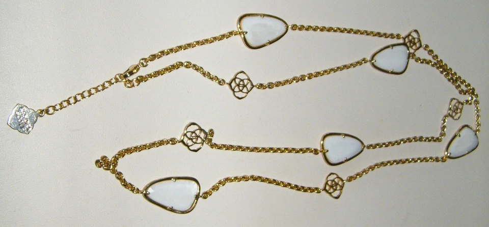 COLLAR VINTAGE CON LOGOTIPO DE NÁCAR KENDRA SCOTT "KINLEY" Blanco ~ 36" Largo ~ Dorado Foto 4 de 4
