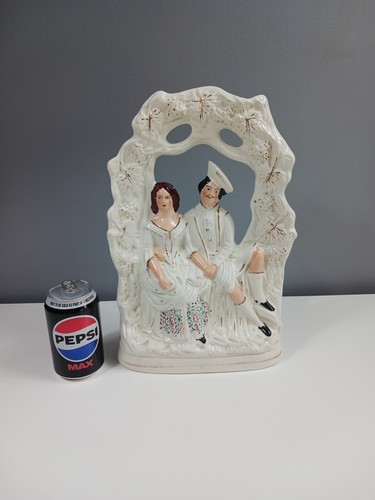 Eine große viktorianische Staffordshire Figur mit flachem Rücken - 35,5 cm groß - einige Gebrauchsspuren