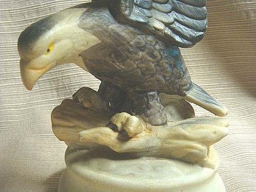 Porzellan Adler Statue - Flügel gerade nach oben - 6 1/2" hoch - Bild 5 von 7