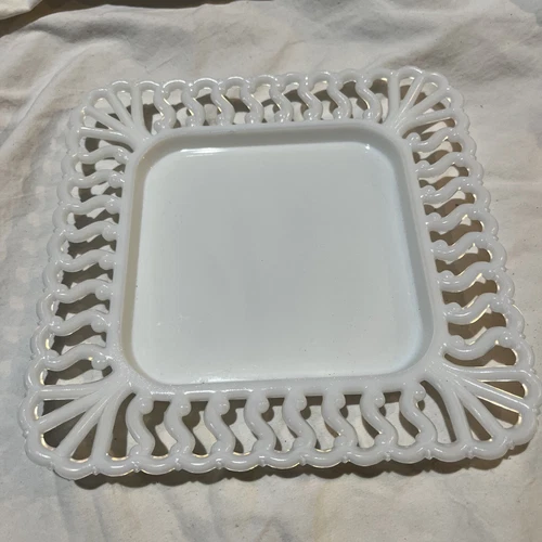 VINTAGE WESTMORELAND MILK GLASS SQUARE PLATE, S REPEAT LACE EDGE, 8.5 INCHES
