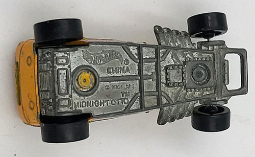 Hot Wheels Midnight Otto 2001 "Rocko & Venus" amarillo 2"x1"x1" - usado - Imagen 6 de 6