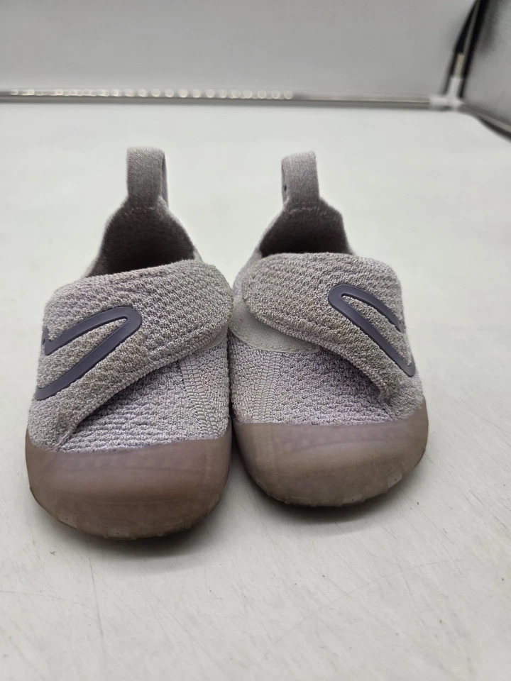 Nike Zapato Niño Pequeño 4C Swoosh 1 Apenas Uva Gancho Amanecer Cuna FB3244-500 Foto 2 de 4