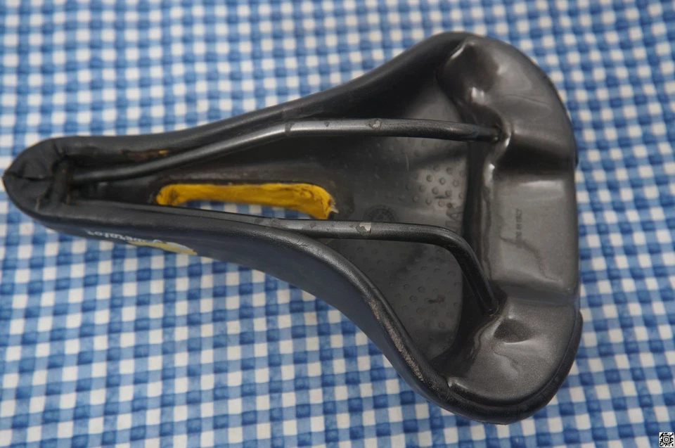 Asiento de sillín de bicicleta Terry Liberator para mujer Selle Italia ancho acolchado amarillo negro Foto 4 de 4