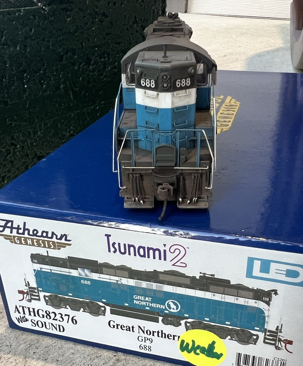 Athearn Genesis Ho Scale Great Northern GP9 #682 w/ Sound Athearn Genesis Ho Scale Great Northern GP9 #682 w/ Sound