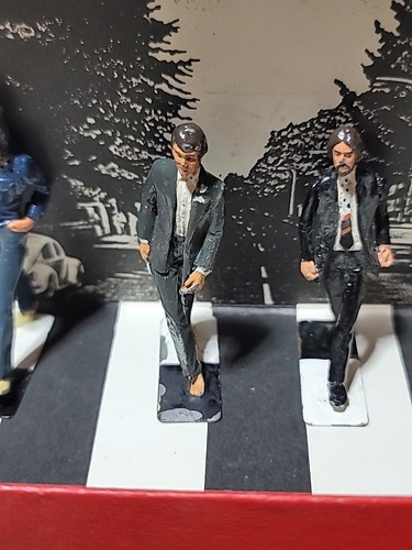Juego de figuras vintage de peltre BEATLES ABBEY ROAD CROSSWALK con exhibición y caja original - Imagen 13 de 23