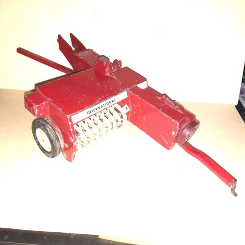 Vintage Ertl Implement International Harvester Hay Bailer  - Picture 1 of 10