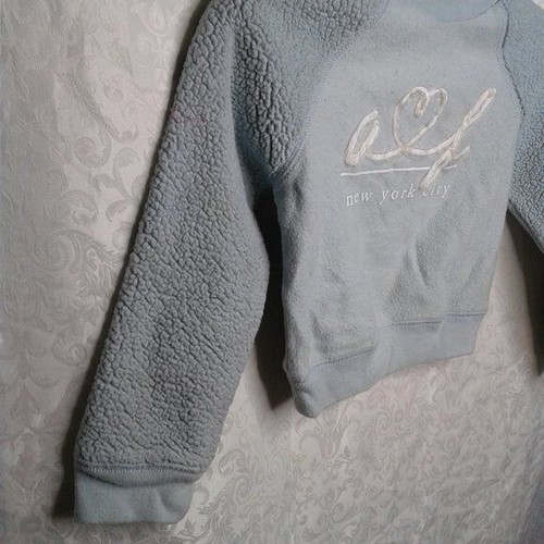 Abercrombie & Kids Powder Blue Fleece New York City Crewneck Sweatshirt Size 5/6 - Picture 4 of 6