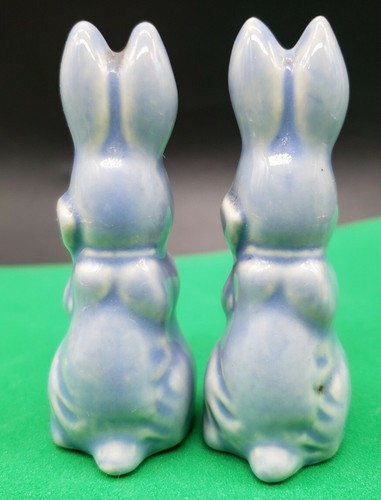 VINTAGE UNIQUE BLUE BUNNY RABBITS SALT & PEPPER SET UNSIGNED BUT OLDER POTTERY - Picture 3 of 6