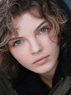 V3079 Gotham Selina Kyle Camren Bicondova Actress Series WALL POSTER PRINT CA