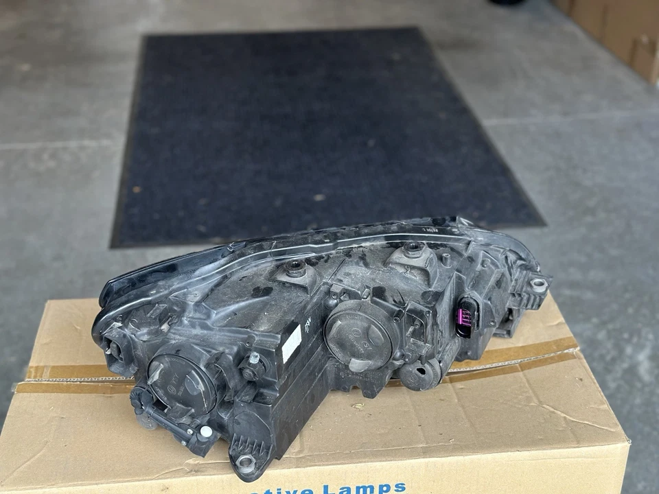 Halogen Right Passenger Side Headlight For 2012 2013 2014 2015 Volkswagen Passat - Image 2 of 2