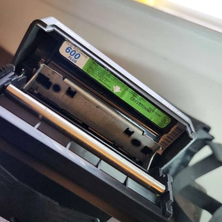 Polaroid Impulse Sofortbildkamera Autofokus integrierter Blitz mit Tasche UNGETESTET - Bild 4 von 4