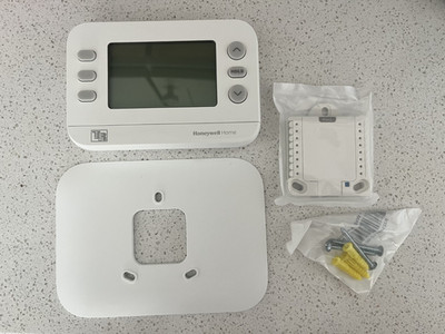 Honeywell Home TH2110U4004 FocusPRO P200 1H/1C Programmable Thermostat