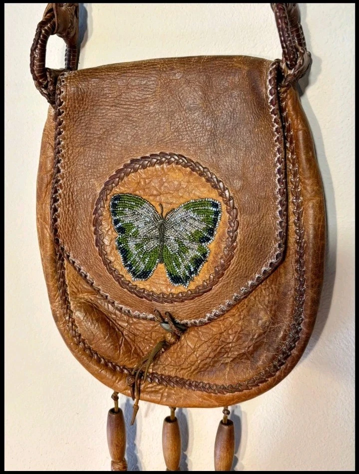 Bolsa satchel vintage década de 1970 Skip Hepburn couro borla bolsa com miçangas borboleta - Imagem 2 de 4