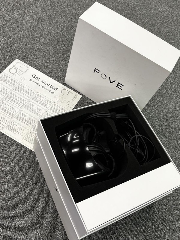 FOVE VR HEADSET