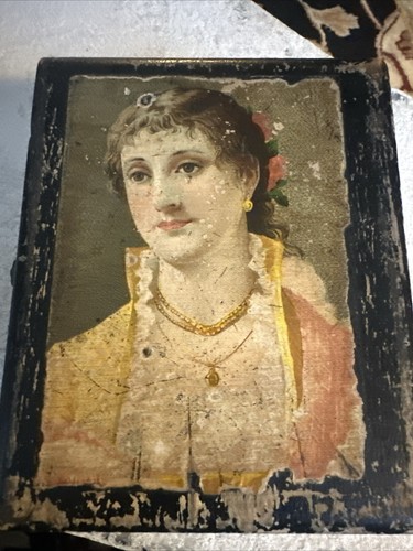 Antiguo collar de madera vintage caja chas con retrato de mujer estampado en la parte inferior - Imagen 3 de 13