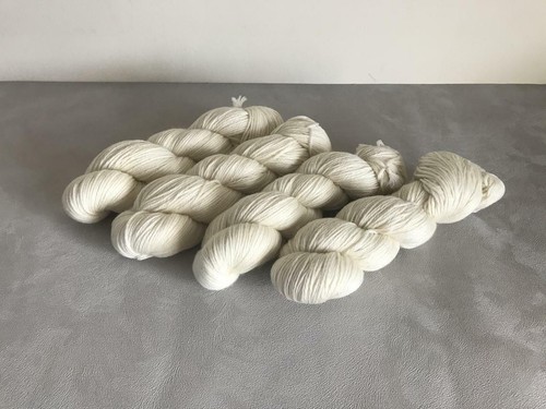 0.5kg Undyed Knitting Wool Yarn Merino Machine Wash Dry DK Double Knit Easy Care - Picture 3 of 4