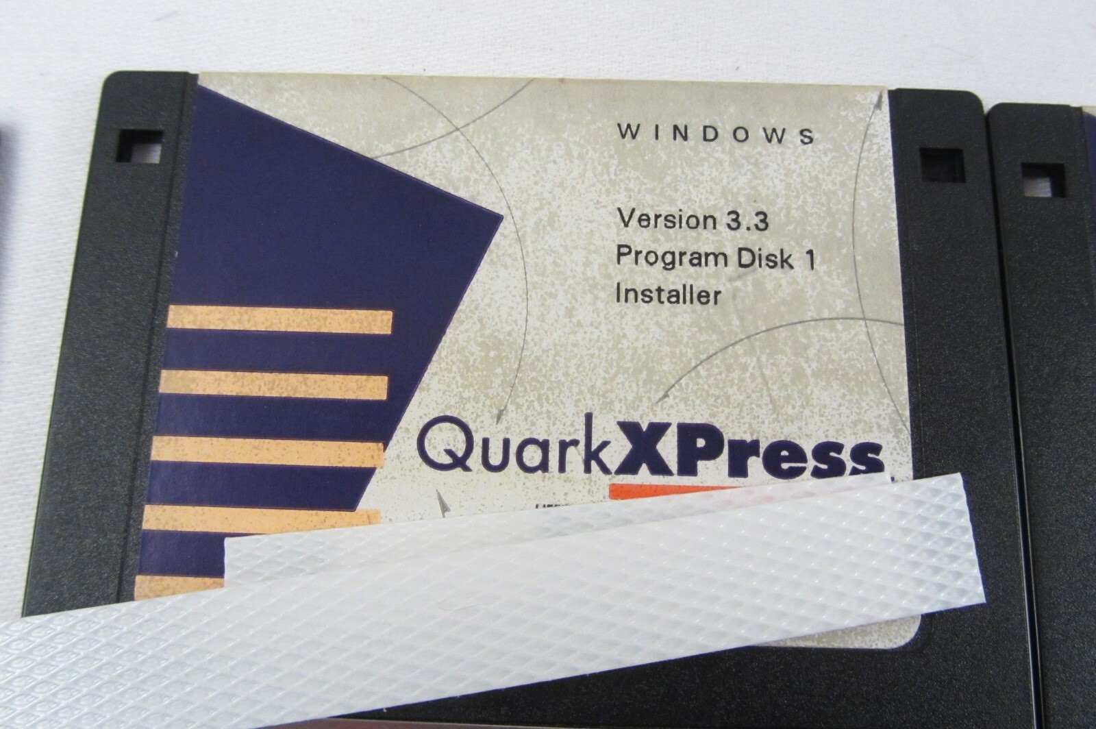 Disks Quark XPress 3.3, 3.31r5, 3.32r3, EFI Color XTension, Image IBM