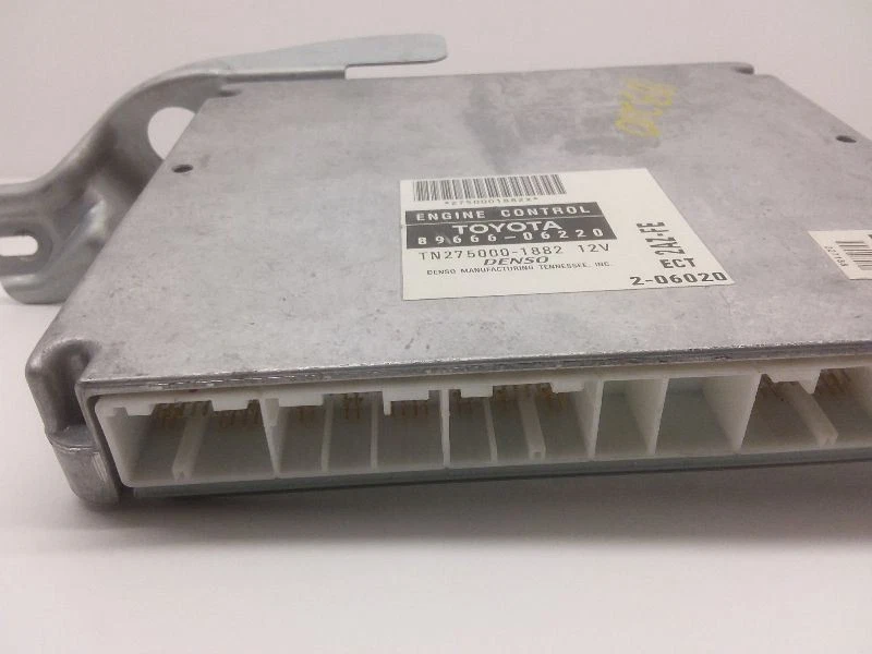 Электронный модуль управления 2002 Toyota Camry ECM 89666-0620 - Изображение 2 из 4