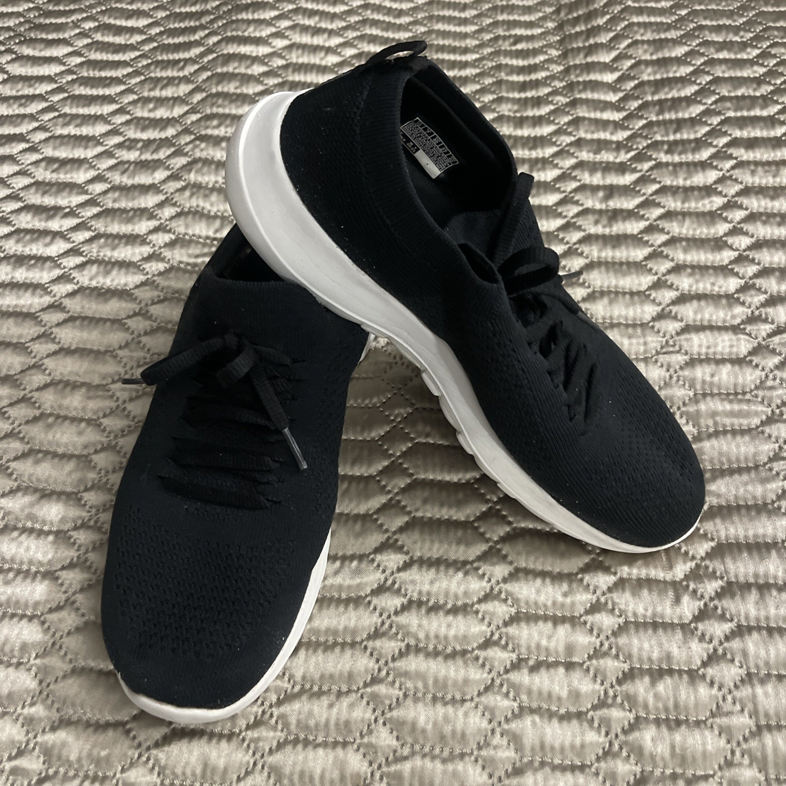 Skechers Women's Size 10 Relaxed Fit Slip On Shoes.  Black.  Great Condition.