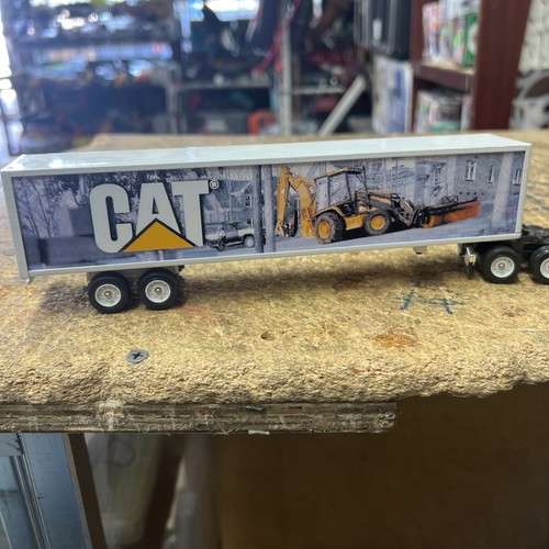 Rare 1999 Winross Caterpillar Cat Freightliner Semi-Truck w/Backhoe Mural - Picture 6 of 13