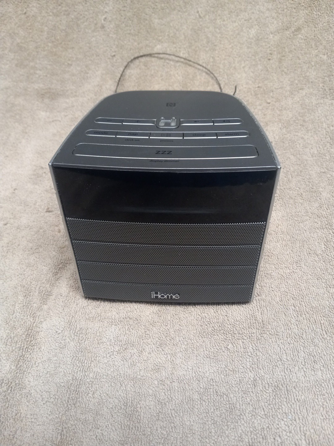 iHome IBN20 Dual Alarm FM Clock Radio (w/ Bluetooth ) Unit Only NO POWER CORD