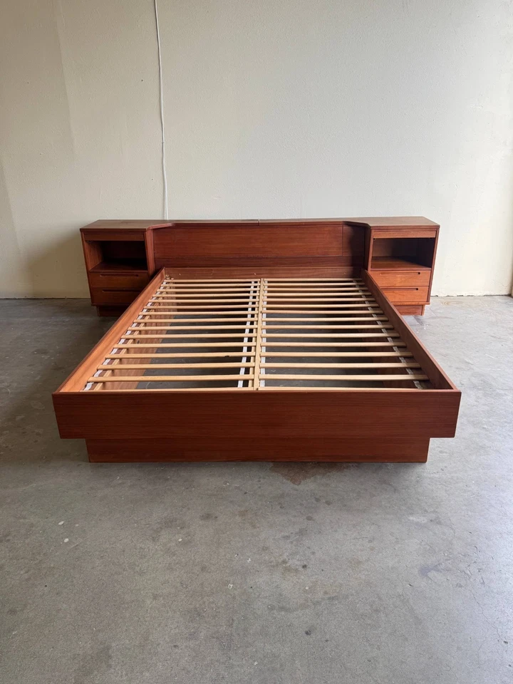 Torring Møbelfabrik 丹麦柚木大号平台床带集成床头柜 — 第 2/4 张图片
