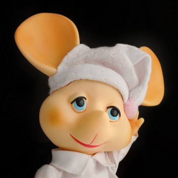Topo Gigio Vinyl Doll from Estrela Special Edition good night kiss