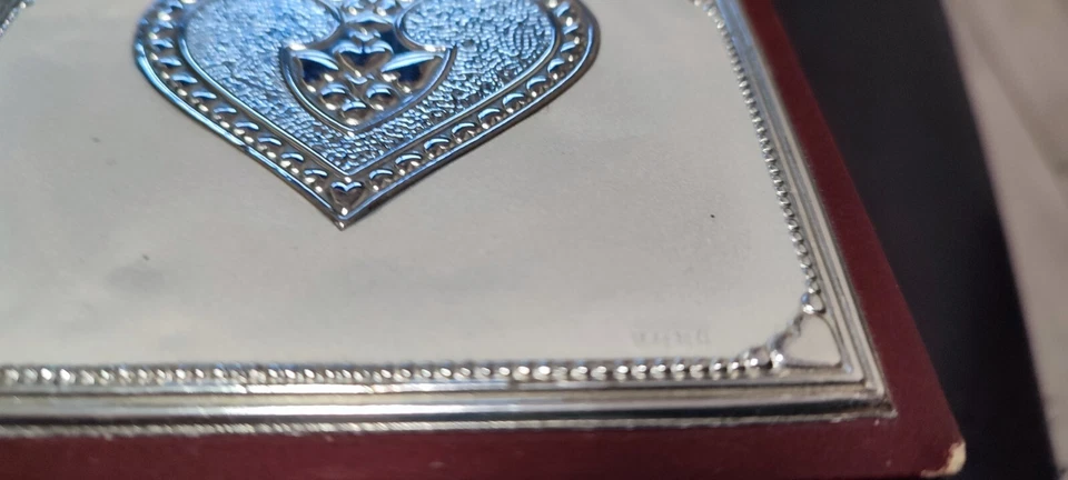 COFANETTO IN LEGNO CON LASTRA LAMINATA IN ARGENTO CON CARTE DA POKER/RAMINO - Immagine 2 di 4