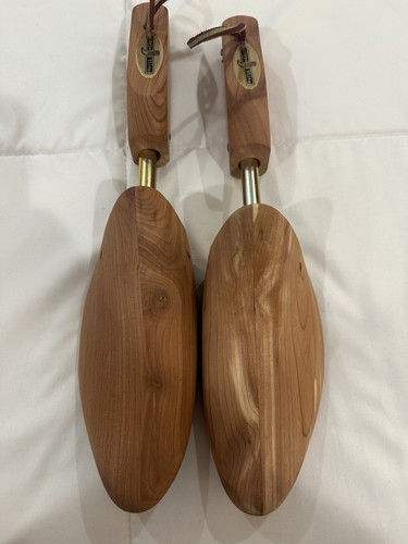 PAIR OF THIEVES MARKET CEDAR SHOE STRETCHERS IN SIZE MEDIUM Excellent
