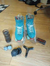Moxi Jack Roller Skates Jade Size 7, Extra Bearings, Wheels, and CIB Blocks