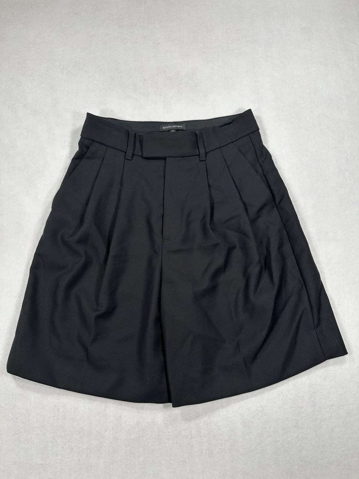 Banana Republic Linen Relaxed Bermuda Shorts Pleated Fit Black - Size 4