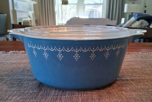 Vintage PYREX Blue SNOWFLAKE GARLAND 475-B Casserole Dish Bowl With Lid 2.5 QT