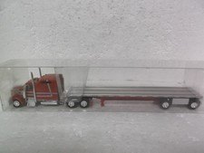 CAMIONES N' STUFF TRKW6022S87 - 18TNS011 KENWORTH W900L CON PLATAFORMA - ROJO VÍBORA CON TIRA