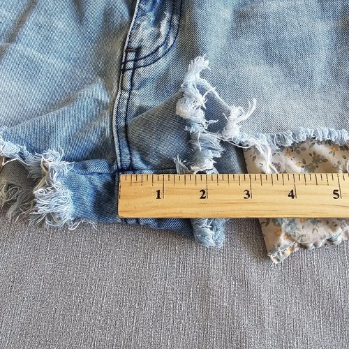 Free People Distessed Jean Shorts Floral Peek a Boo Pockets Size 25 Mid Rise - Picture 7 of 7