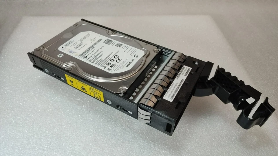 New IBM 00GH662 98Y3241 4TB 3.5" SAS 7.2K 12Gb/s HDD with caddy, ST4000NM0065 - Image 2 of 4