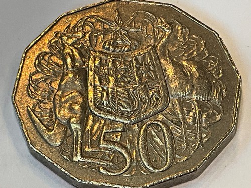 AUSTRALIAN 1976 QUEEN ELIZABETH 11 - UNCIRCULATED 50 NEW PENCE COIN - Picture 11 of 19