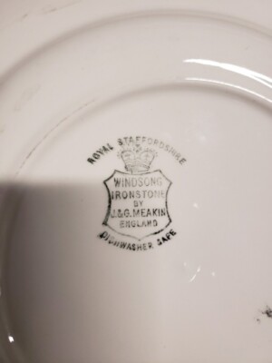 J & G MEAKIN Royal Staffordshire English Ironstone 72-piece set