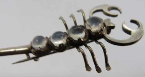 Silver & moonstone vintage Victorian antique scorpion brooch - Picture 5 of 12
