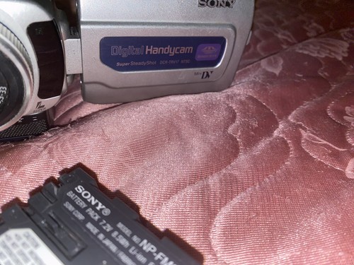 Sony Digital Handycam DCR-TRV17 Mini DV Camcorder - Untested - Picture 8 of 22