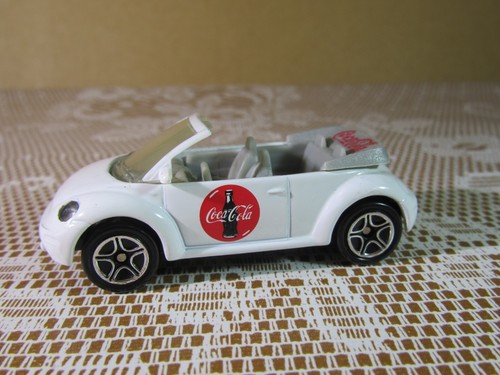 572Z Matchbox 3410EA Cina VW Concept Beetle Cabriolet 1999 Bianco Coca Cola 1:61 - Foto 1 di 7