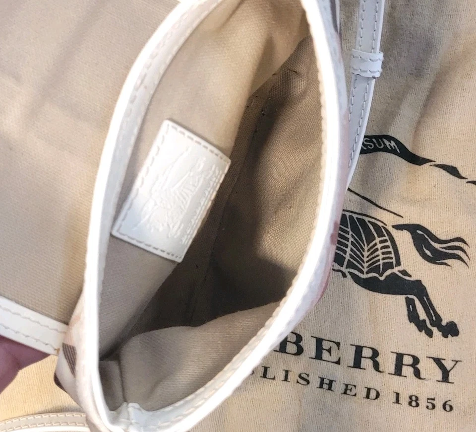 Bolso Bandolera BURBERRY 🤍 Charol Blanco Corazón Supernova Check XS Aspley  Foto 4 de 4