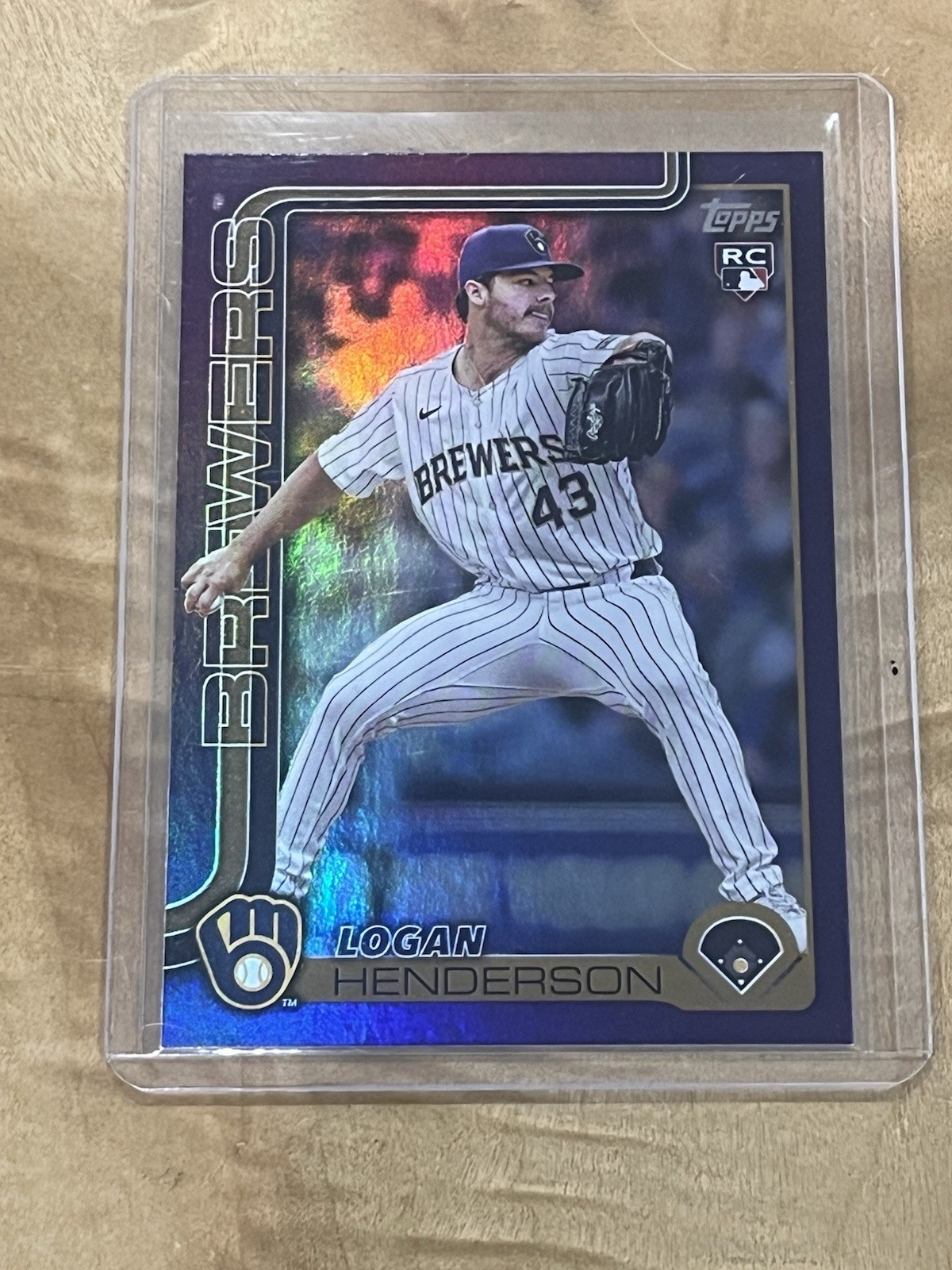 2025 Topps Update Series - Logan Henderson #US137 Rainbow Foil (RC) /250