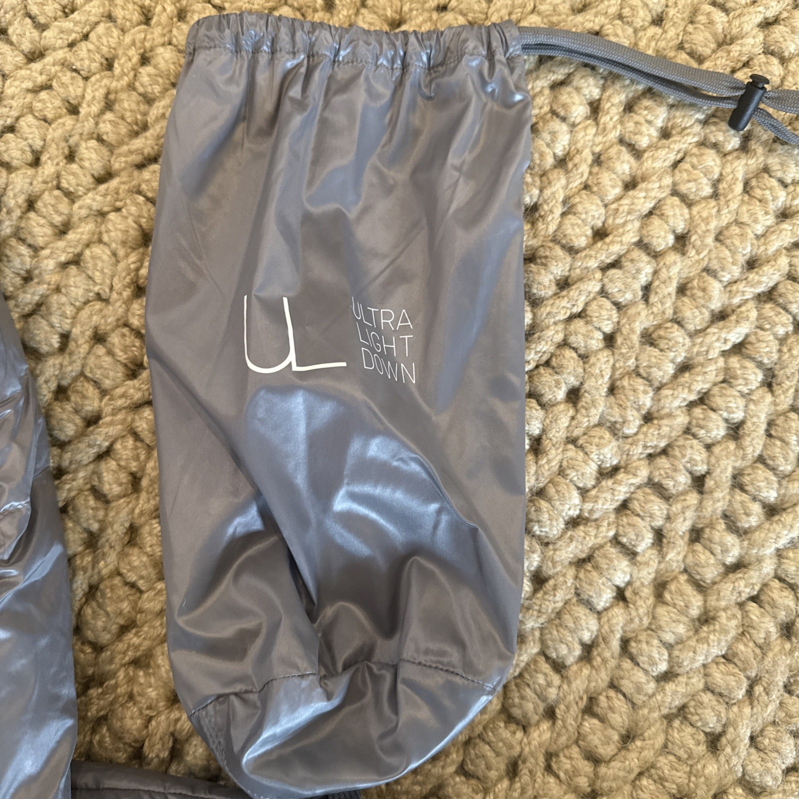 NEW NWT Uniqlo Puffer Jacket Mens Silver Gray Full Zip Ultra Light Down - Size M thumbnail 5