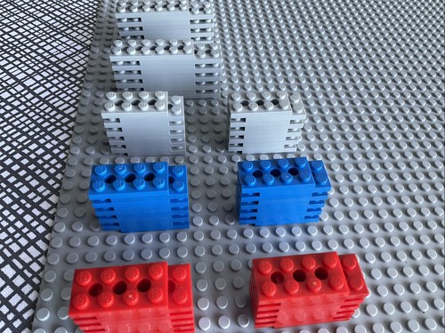 Lego lot genuine 80 Light Bluish Grey/red/blue Technic Plates 2x 4/6 - Picture 3 of 5