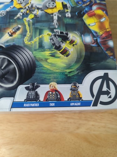 LEGO Super Heroes: Avengers Speeder Bike Attack (76142) - Picture 3 of 5