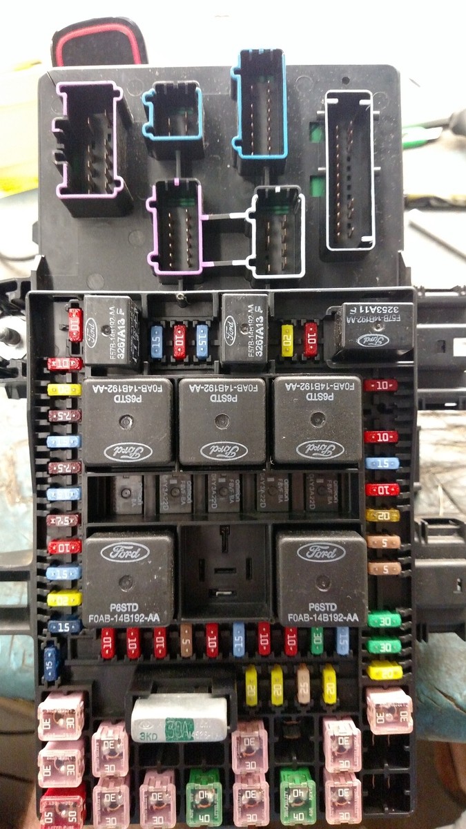 2004 lincoln navigator cigarette lighter fuse box location and diagrams: (2003-2006) Fuse Box 04 Lincoln Navigator