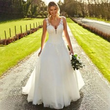Modern V Neck Wedding Dresses Sleeveless Appliques Backless Tulle Bridal Gowns