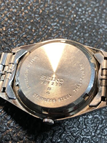 Reloj de Colección Seiko SQ Hombre Tono Plateado Fecha Funciona para Reparación o Piezas (Leer) - Imagen 7 de 21